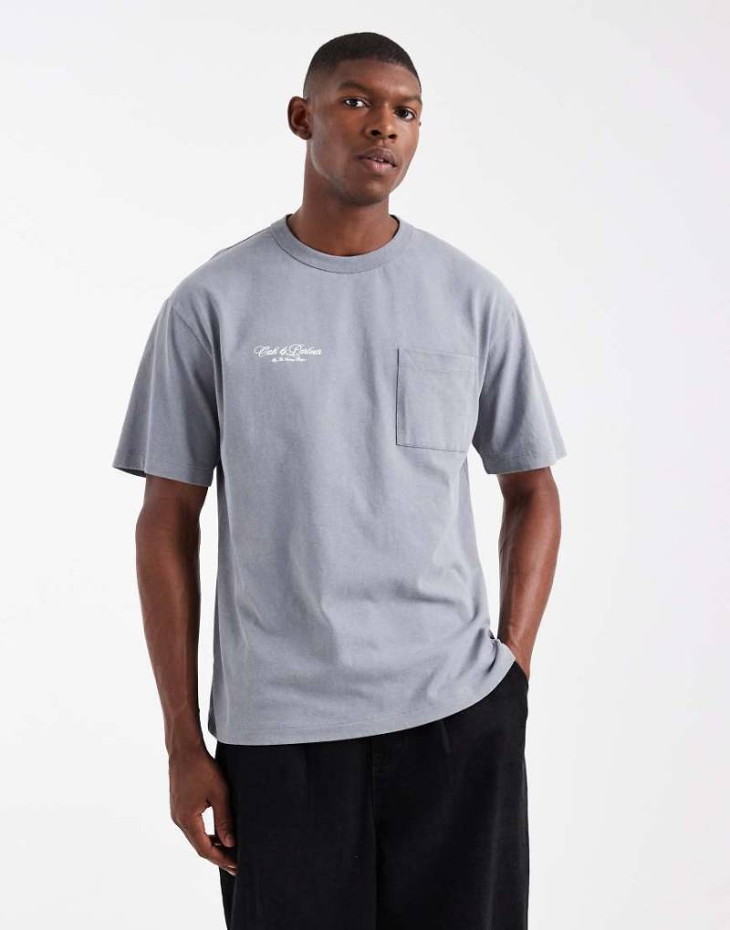 ASOS DESIGN - Verwaschenes Relaxed-Fit-T-Shirt in Grau mit Tasche und Brust-Stickerei von ASOS DESIGN