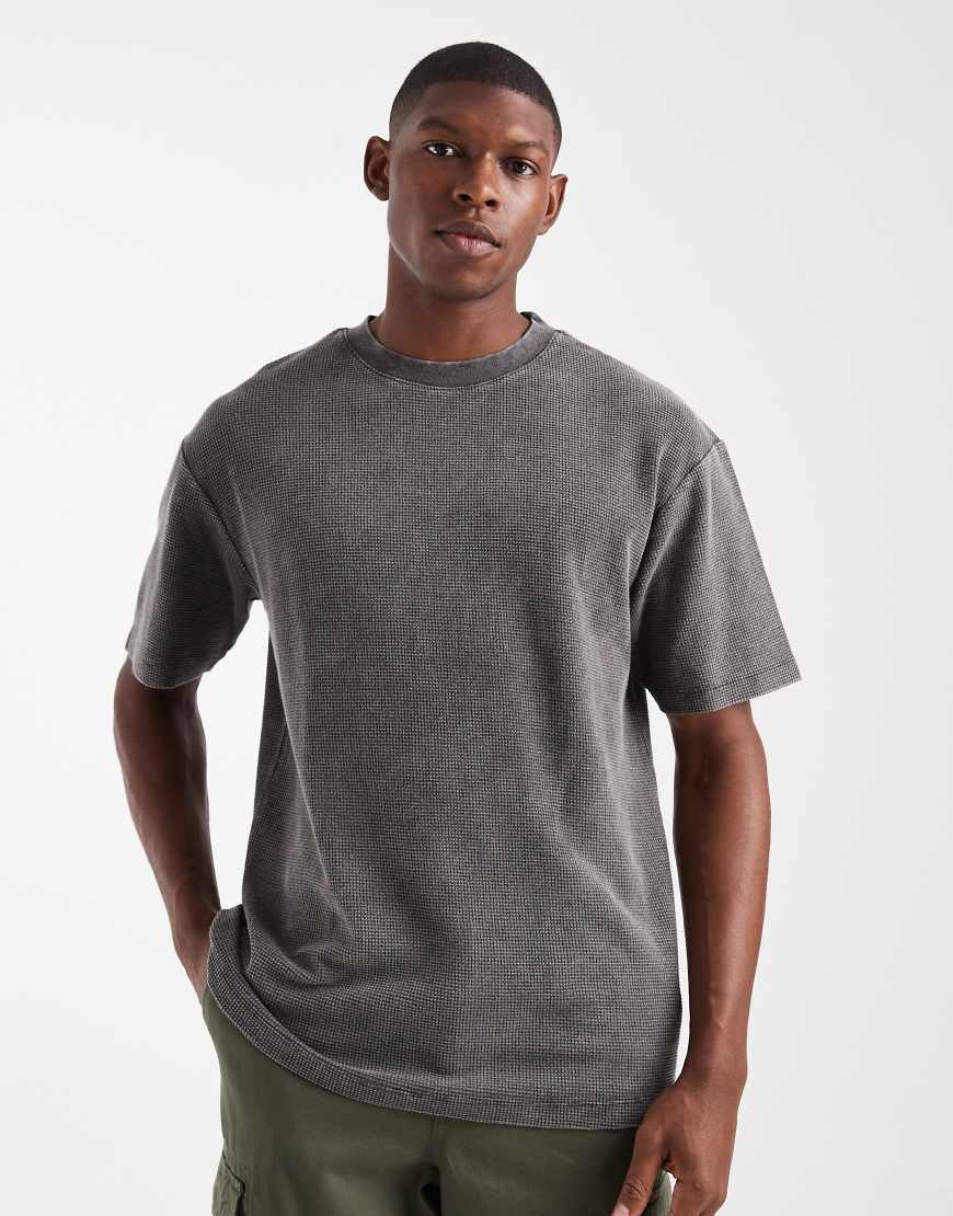 ASOS DESIGN - Verwaschenes Relaxed Fit T-Shirt in Schwarz mit Waffelstruktur von ASOS DESIGN