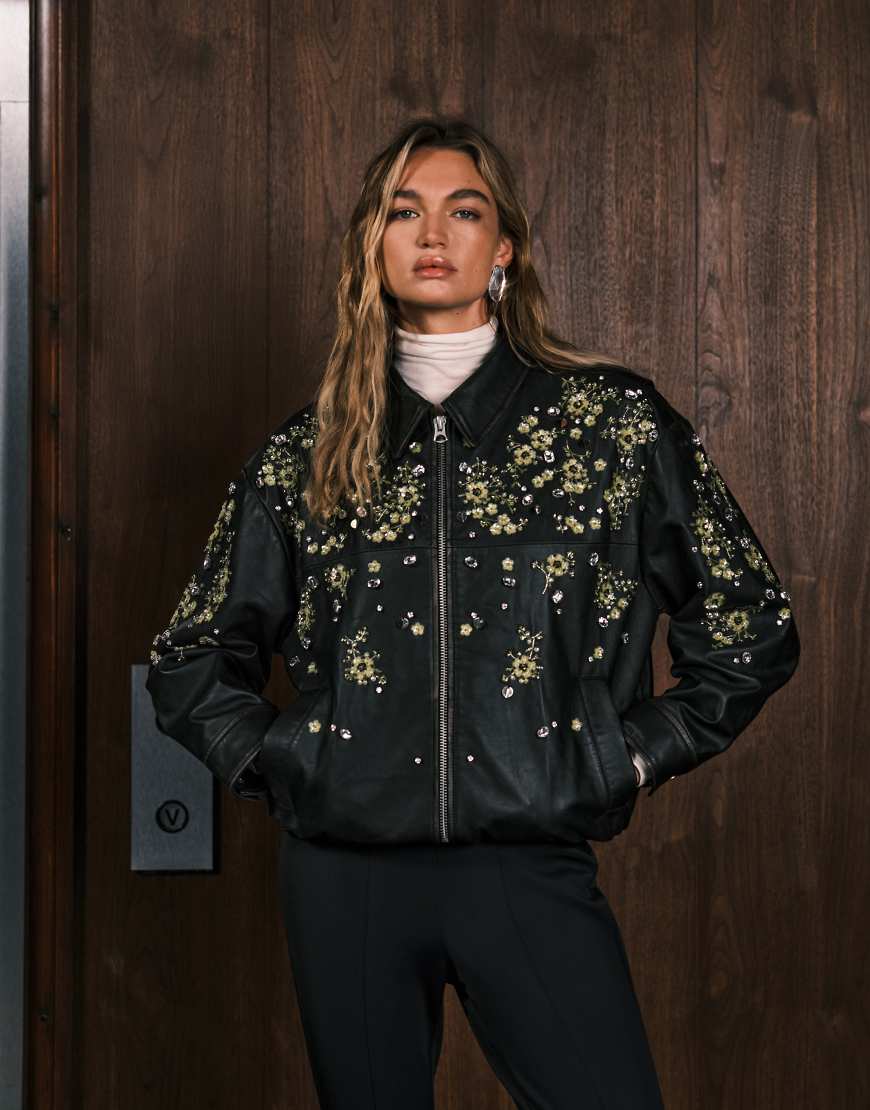 ASOS DESIGN - Verzierte Bomberjacke aus Leder in Schwarz von ASOS DESIGN