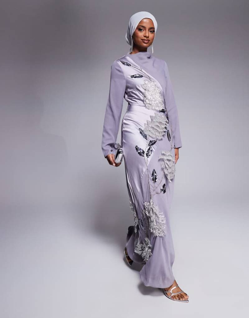 ASOS DESIGN - Verziertes Maxikleid aus Satin-Chiffon-Mix in gedämpftem Lila mit Wasserfallausschnitt-Grau von ASOS DESIGN