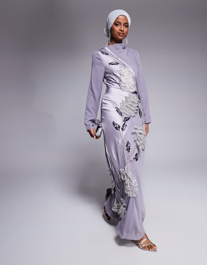 ASOS DESIGN - Verziertes Maxikleid aus Satin-Chiffon-Mix in gedämpftem Lila mit Wasserfallausschnitt-Grau von ASOS DESIGN