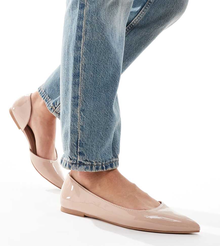 ASOS DESIGN - Virtue - Spitze D'Orsay-Ballerinas in beiger Lackoptik in weiter Passform-Neutral ASOS DESIGN - Virtue - Spitze D'Orsay-Ballerinas in beiger Lackoptik in weiter Passform-Neutral von ASOS DESIGN Wide Fit