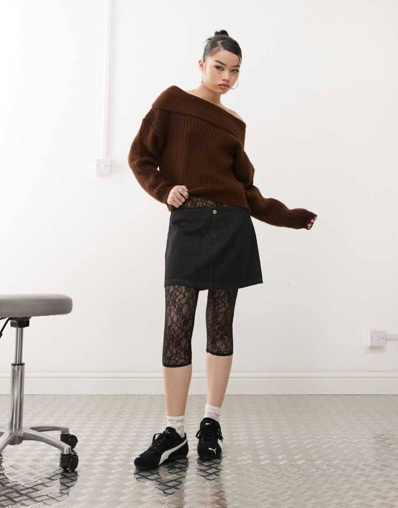 ASOS DESIGN - Volant-Jeansrock in schwarzer Rinse-Waschung mit schlichtem Bund von ASOS DESIGN