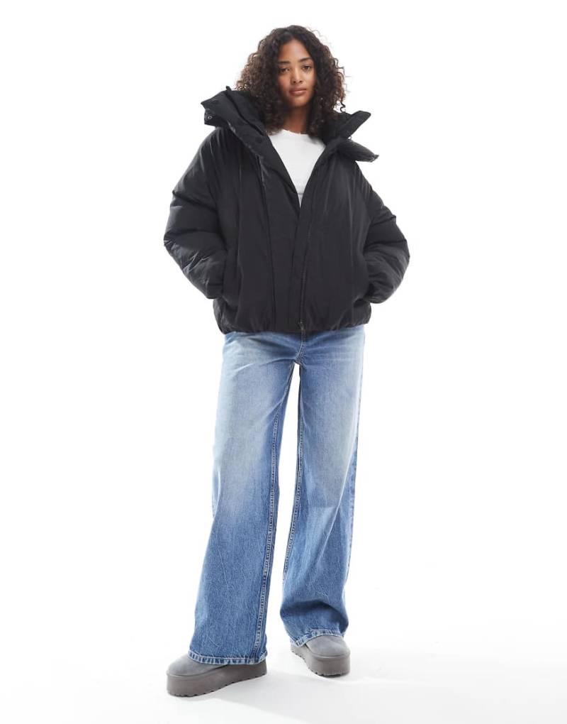ASOS DESIGN - Voluminöse Pufferjacke in Schwarz mit Oversize-Kapuze-Grün ASOS DESIGN - Voluminöse Pufferjacke in Schwarz mit Oversize-Kapuze-Grün von ASOS DESIGN