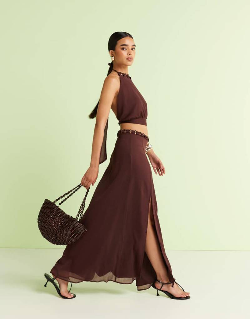 ASOS DESIGN - Voluminöser Maxirock in Braun mit Zierausschnitten und Perlenverzierung, Kombiteil von ASOS DESIGN