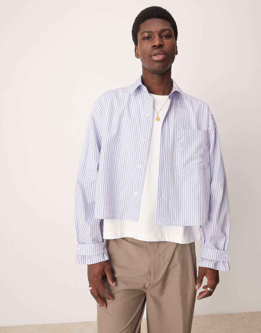 ASOS DESIGN - Voluminöses, Cropped-Hemd in Blau gestreift mit Oversize-Passform und breiten Bündchen von ASOS DESIGN