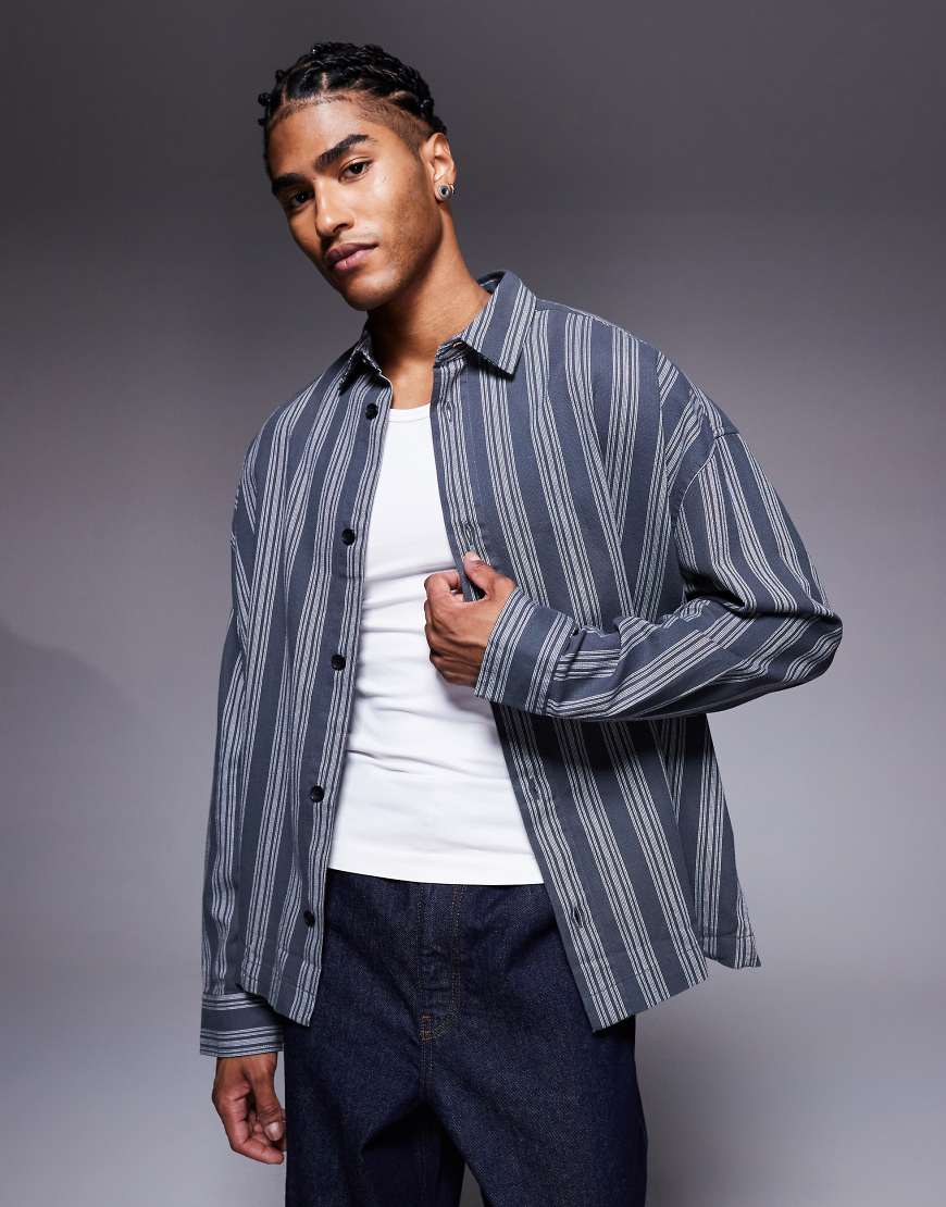 ASOS DESIGN - Voluminöses Oversize-Hemd in Anthrazit mit Streifen-Grau von ASOS DESIGN