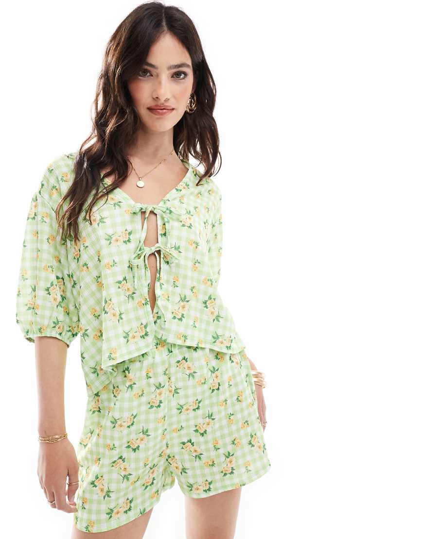 ASOS DESIGN - Vorne gebundene Hemdbluse mit Vichykaros in Grün und Blumenmuster, Kombiteil-Bunt von ASOS DESIGN