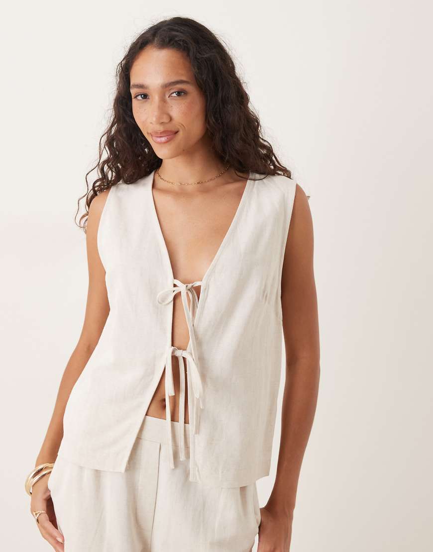 ASOS DESIGN - Vorne gebundene Weste mit Leinenanteil in Naturbeige, Kombiteil-Neutral von ASOS DESIGN