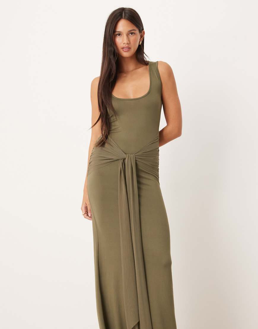 ASOS DESIGN - Vorne gebundenes Maxikleid in Khaki mit U-Ausschnitt-Grün von ASOS DESIGN