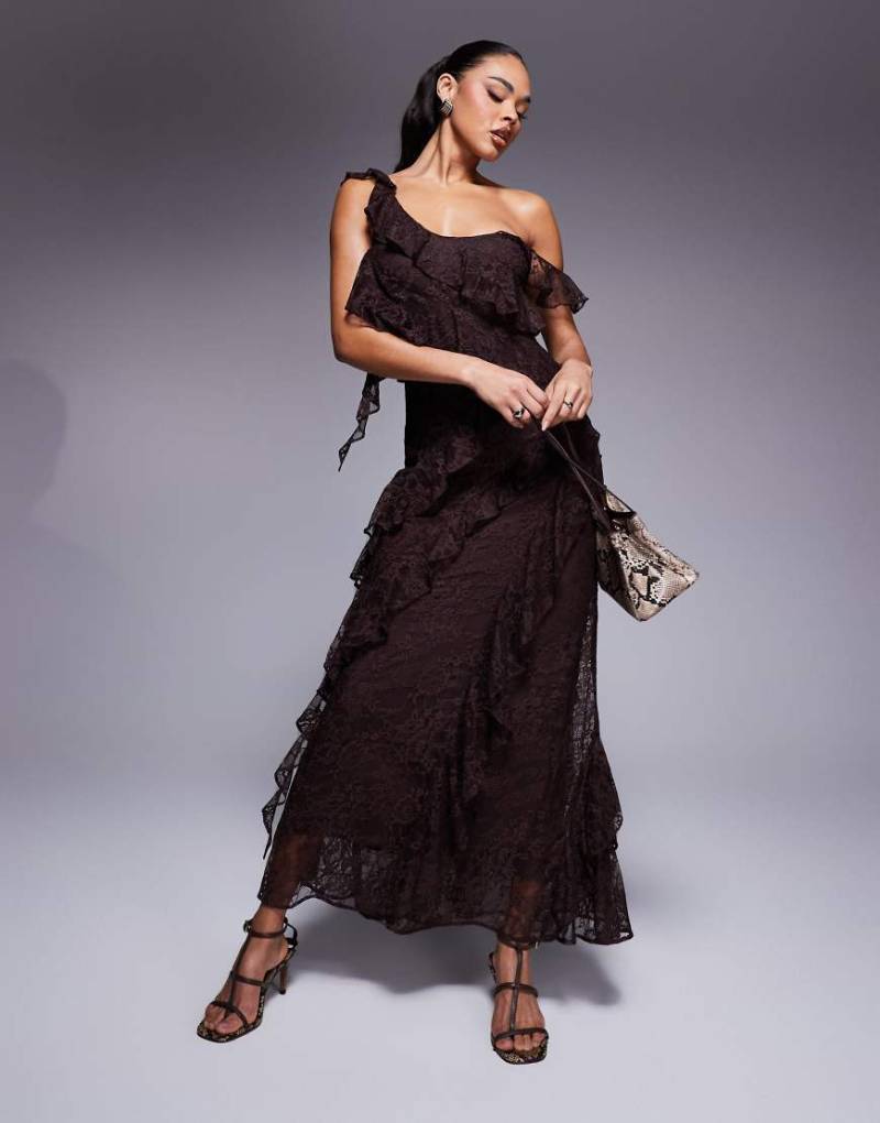 ASOS DESIGN - Wadenlanges Kleid in Schokobraun mit One-Shoulder-Träger, Details aus Spitze und Rüschen-Rosa von ASOS DESIGN