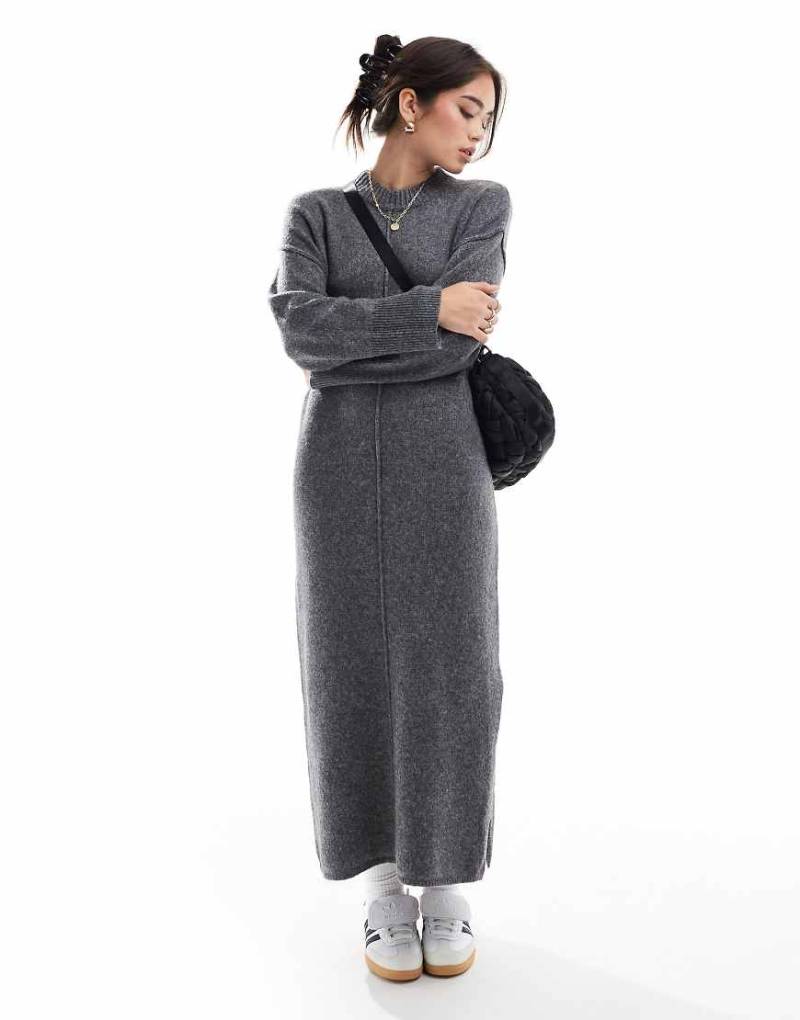 ASOS DESIGN - Wadenlanges Strickkleid in Anthrazit mit Ziernaht auf der Vorderseite-Grau von ASOS DESIGN