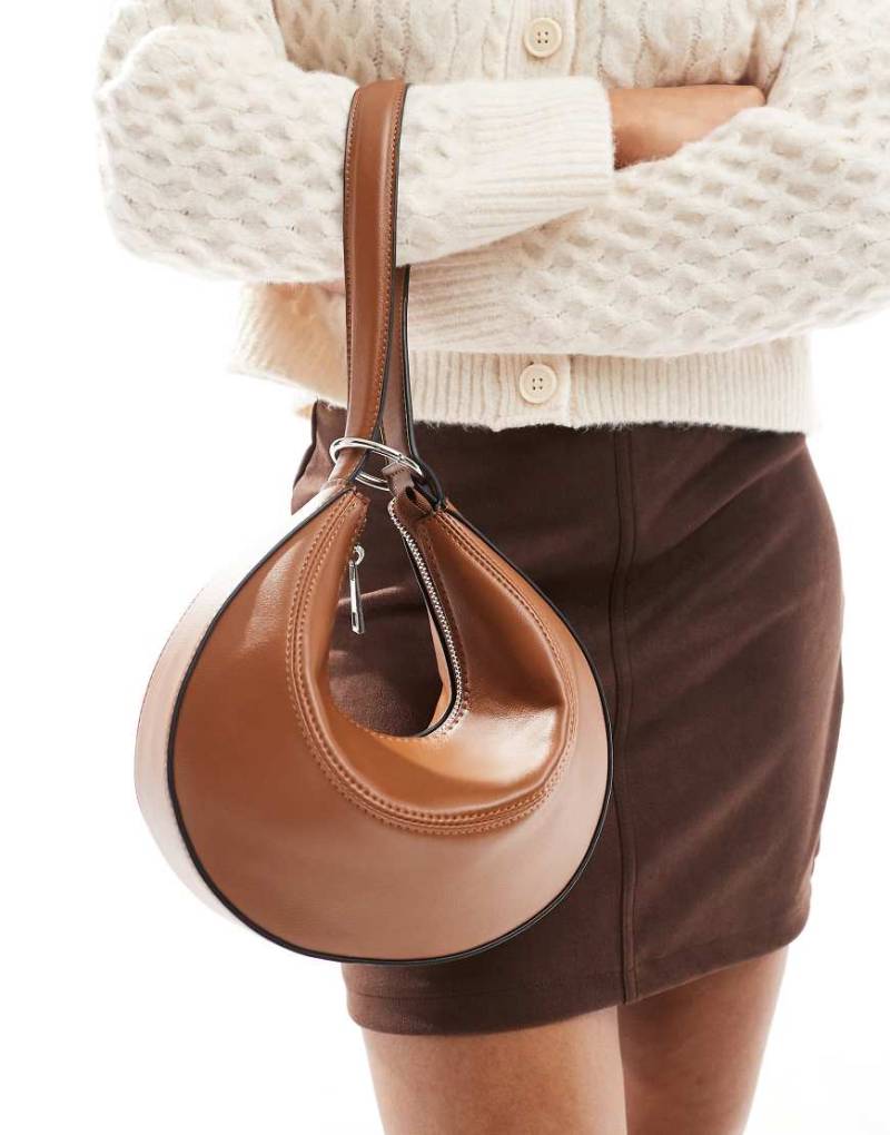 ASOS DESIGN - Wandelbare Schultertasche und Clutch-Cookie-Bag im Hellbraun mit geschwungener Form von ASOS DESIGN