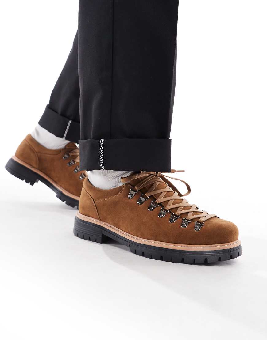 ASOS DESIGN - Wanderschuhe zum Schnüren in Hellbraun mit mehrfarbigen Schnürsenkeln-Brown ASOS DESIGN - Wanderschuhe zum Schnüren in Hellbraun mit mehrfarbigen Schnürsenkeln-Brown von ASOS DESIGN