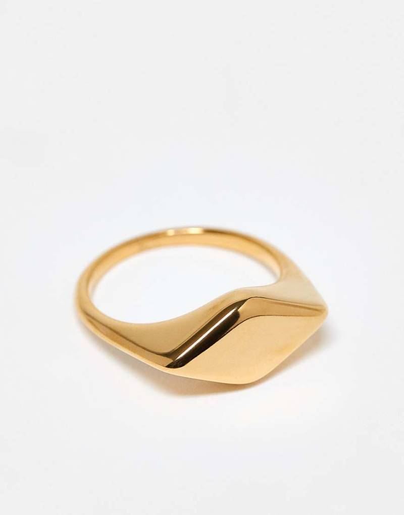 ASOS DESIGN - Wasserdichter Edelstahl-Ring in Gold-Optik mit Siegel-Design-Goldfarben von ASOS DESIGN