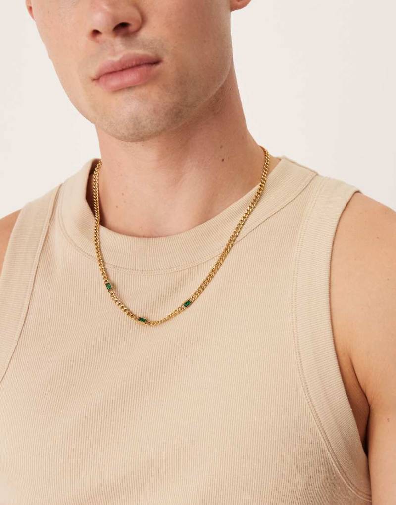 ASOS DESIGN - Goldfarbene Gliederhalskette aus wasserfestem Edelstahl mit Smaragd-Schmuckstein von ASOS DESIGN