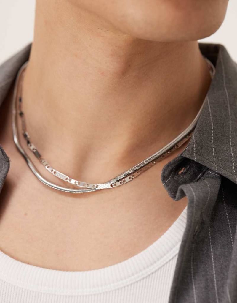 ASOS DESIGN - 2er-Pack silberfarbene Halsketten aus wasserfestem Edelstahl mit Schlangenkette von ASOS DESIGN
