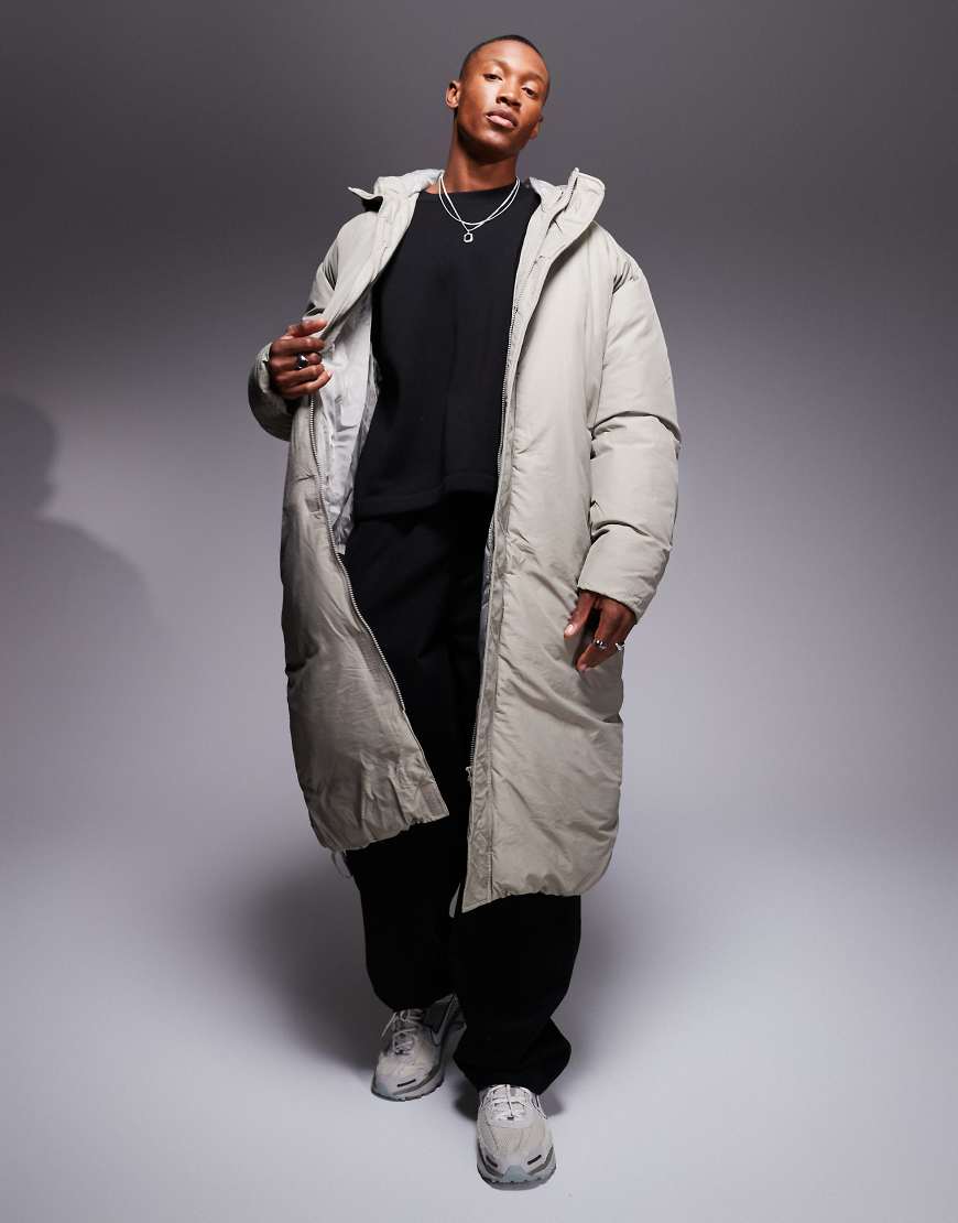 ASOS DESIGN - Wattierte Oversize-Jacke in Stein mit Kapuze und Kordelzug-Neutral ASOS DESIGN - Wattierte Oversize-Jacke in Stein mit Kapuze und Kordelzug-Neutral von ASOS DESIGN