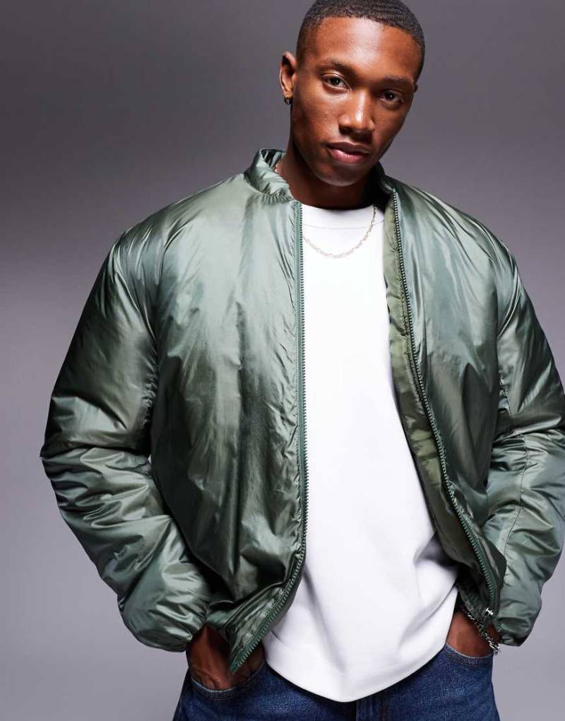 ASOS DESIGN - Wattierte Oversize-Steppjacke in Metallic-Grün von ASOS DESIGN