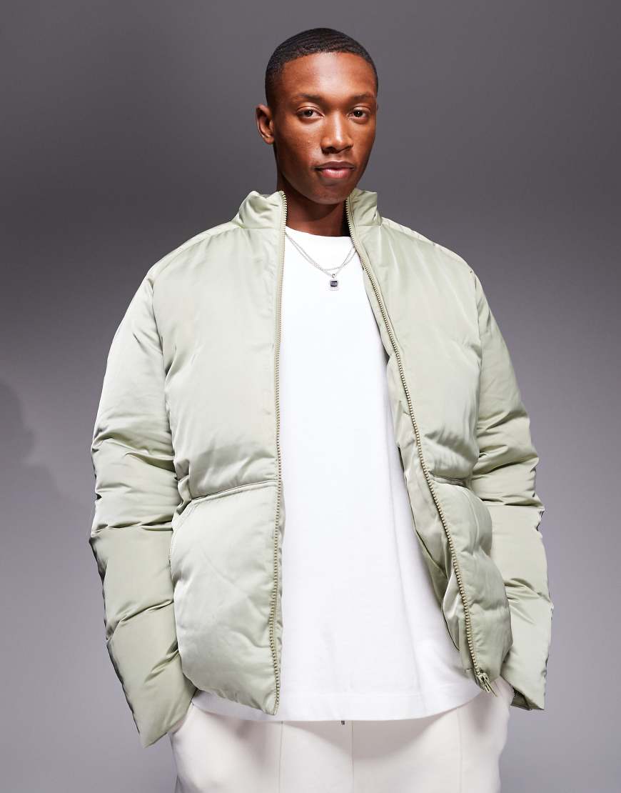 ASOS DESIGN - Wattierte Oversize-Utility-Steppjacke in Khaki-Grün ASOS DESIGN - Wattierte Oversize-Utility-Steppjacke in Khaki-Grün von ASOS DESIGN