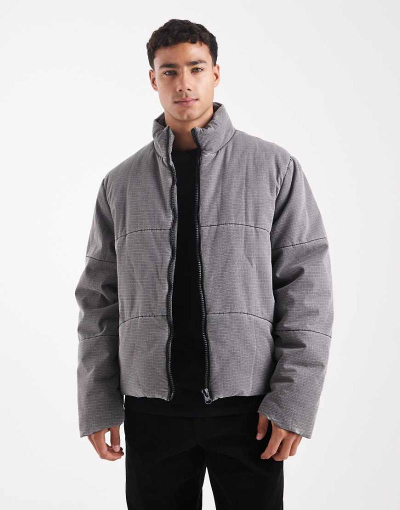 ASOS DESIGN - Wattierte Ripstop-Jacke in gewaschenem Grau ASOS DESIGN - Wattierte Ripstop-Jacke in gewaschenem Grau von ASOS DESIGN