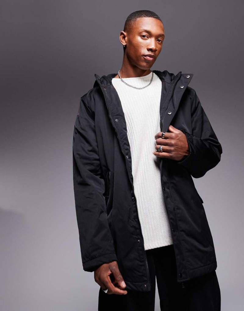 ASOS DESIGN - Wattierter Parka in Schwarz mit Teddyfell-Futter von ASOS DESIGN