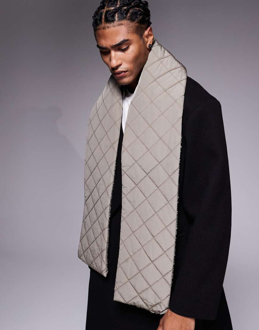 ASOS DESIGN - Wende-Schal aus gestepptem Fleece in Neutral-Grün von ASOS DESIGN