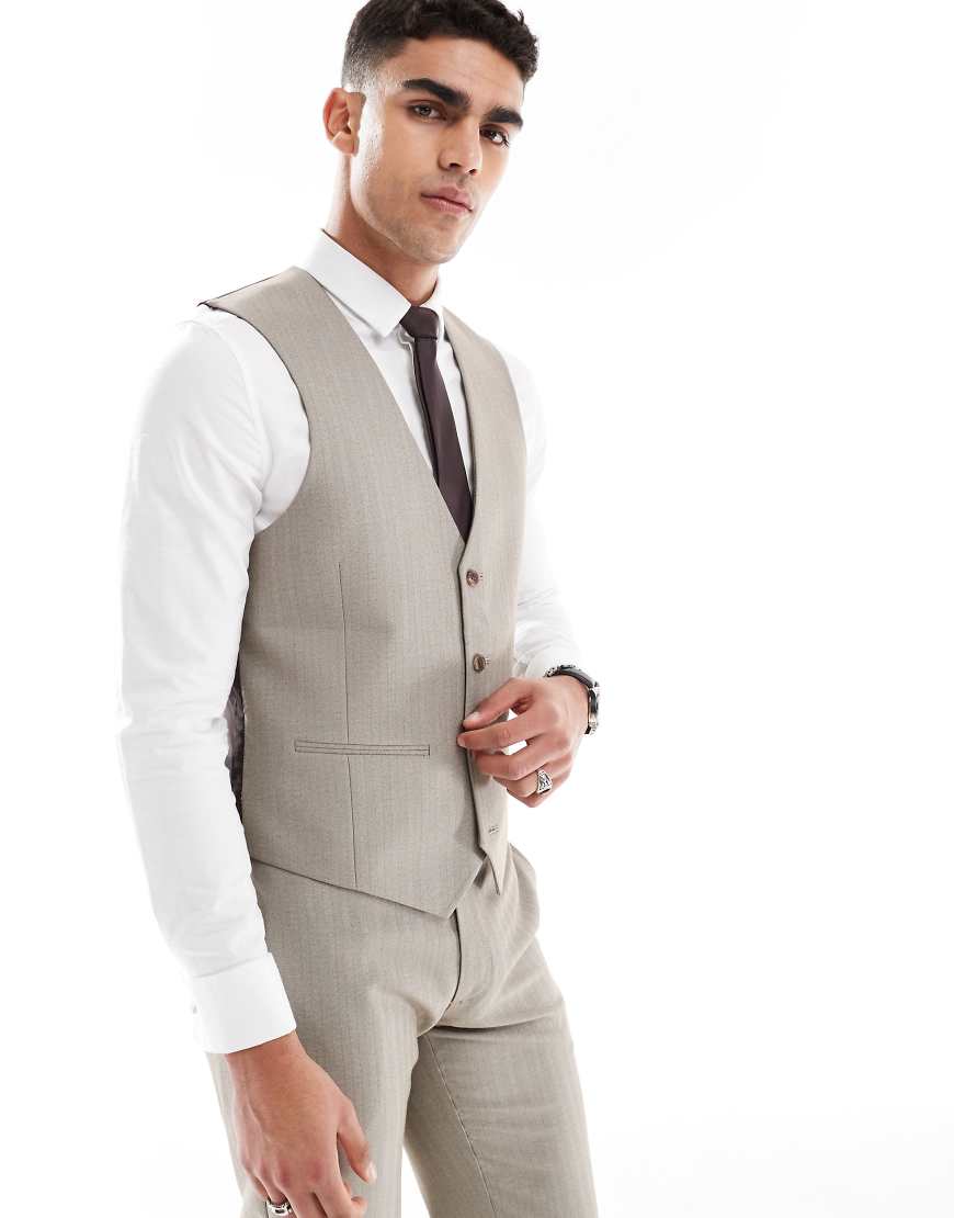 ASOS DESIGN Wedding - Slim Fit Anzugweste in Braun aus Wollmix mit Fischgrätmuster ASOS DESIGN Wedding - Slim Fit Anzugweste in Braun aus Wollmix mit Fischgrätmuster von ASOS DESIGN