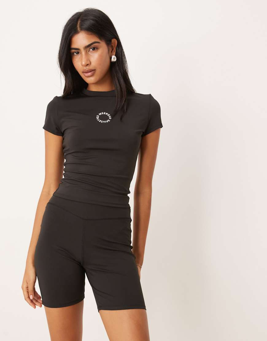 ASOS DESIGN - Weekend Collective - Figurbetonte Shorts in Schwarz, Kombiteil ASOS DESIGN - Weekend Collective - Figurbetonte Shorts in Schwarz, Kombiteil von ASOS Weekend Collective