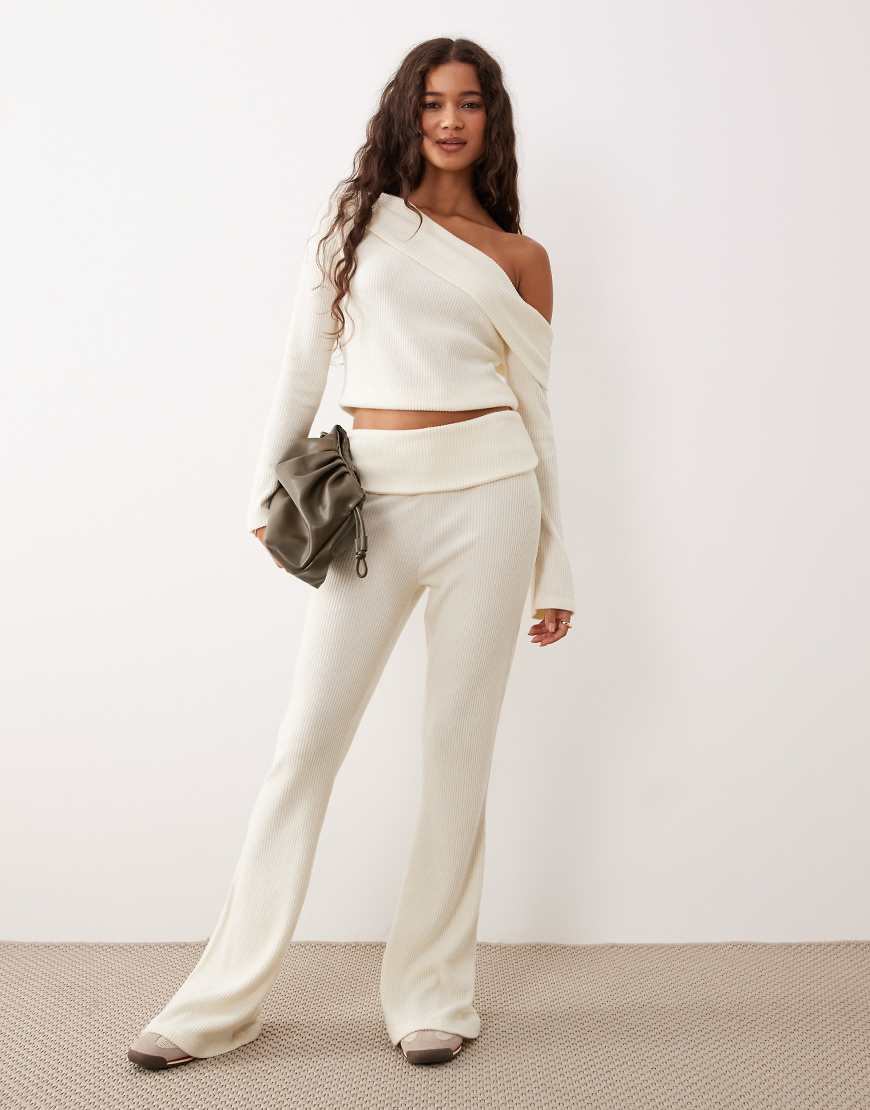 ASOS DESIGN - Superweiche, angeraute, gerippte Hose in Weiß mit weitem Bein, Kombiteil ASOS DESIGN - Superweiche, angeraute, gerippte Hose in Weiß mit weitem Bein, Kombiteil von ASOS DESIGN
