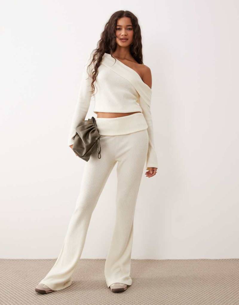ASOS DESIGN - Superweiche, angeraute, gerippte Hose in Weiß mit weitem Bein, Kombiteil ASOS DESIGN - Superweiche, angeraute, gerippte Hose in Weiß mit weitem Bein, Kombiteil von ASOS DESIGN
