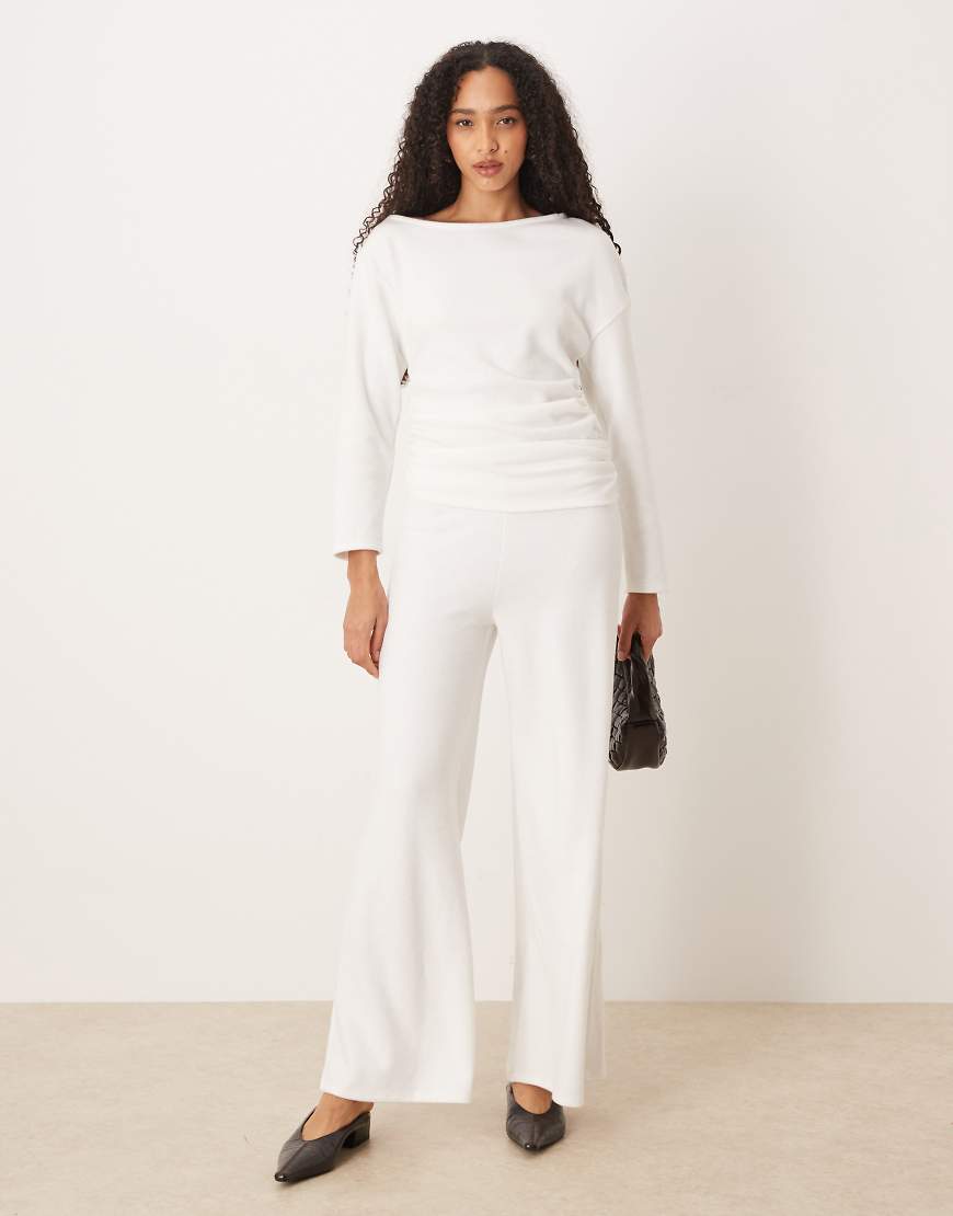 ASOS DESIGN - Weiche Hose in Winterweiß, Kombiteil ASOS DESIGN - Weiche Hose in Winterweiß, Kombiteil von ASOS DESIGN