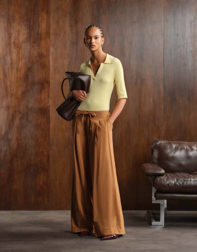 ASOS DESIGN - Weiche Hose in gewaschenem Karamell mit weitem Bein-Grün von ASOS DESIGN