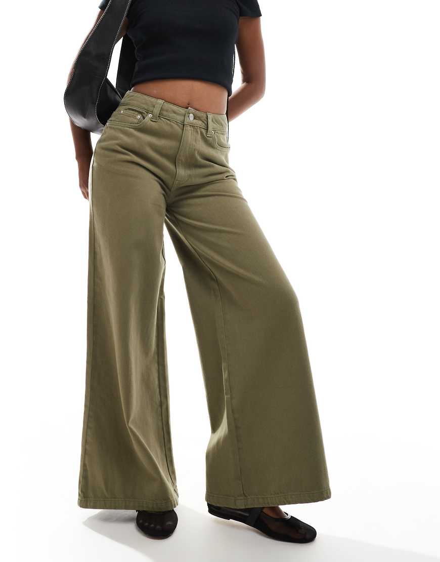 ASOS DESIGN - Jeans in Khaki mit weitem Bein-Braun von ASOS DESIGN