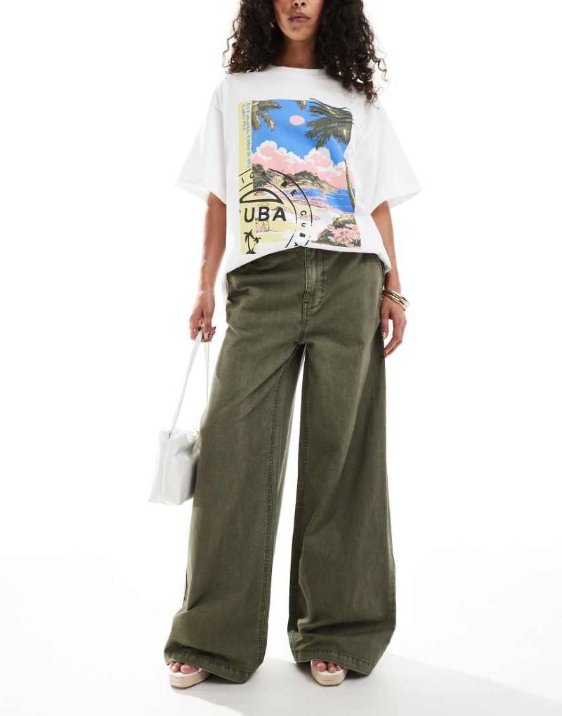 ASOS DESIGN - Weiche Jeans mit Leinenanteil in Khaki mit weitem Bein-Blau von ASOS DESIGN
