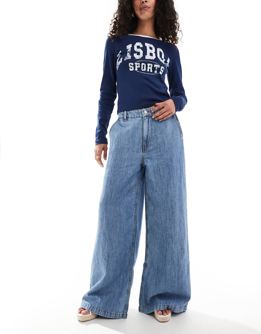 ASOS DESIGN - Weiche Jeans mit Leinenanteil in hellem Mittelblau und weitem Bein ASOS DESIGN - Weiche Jeans mit Leinenanteil in hellem Mittelblau und weitem Bein von ASOS DESIGN