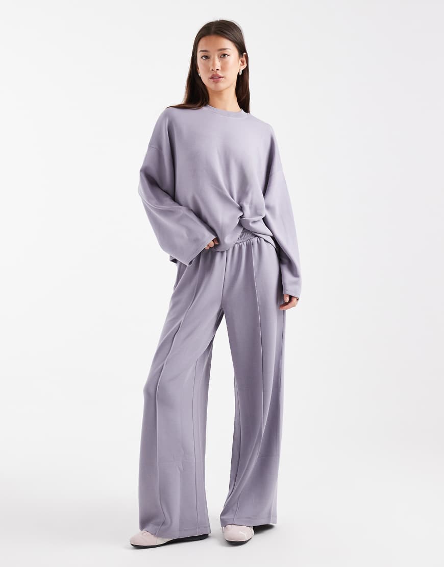 ASOS DESIGN - Weiche Jogginghose aus Cupro in Grau mit weitem Bein von ASOS DESIGN