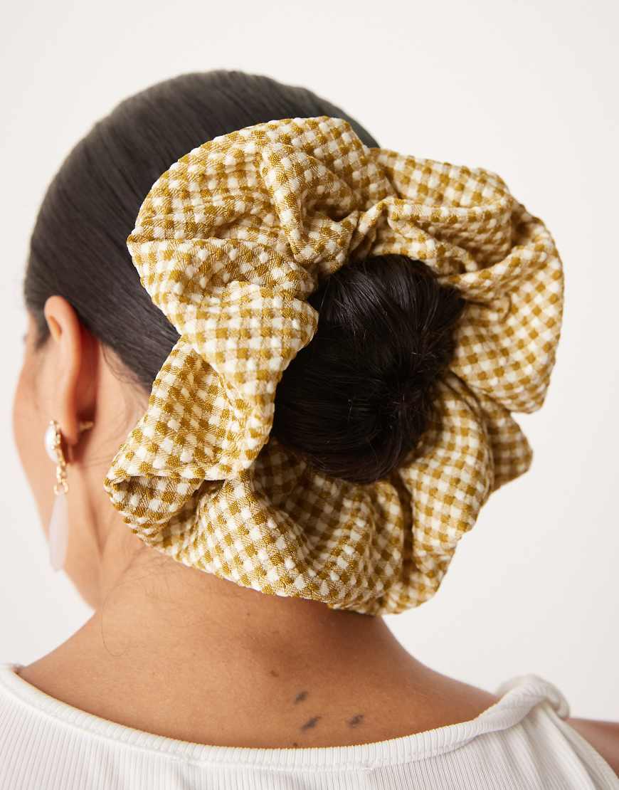 ASOS DESIGN - Weicher Scrunchie in senfgelb und cremeweiß kariert mit Strukturmuster-Grün von ASOS DESIGN
