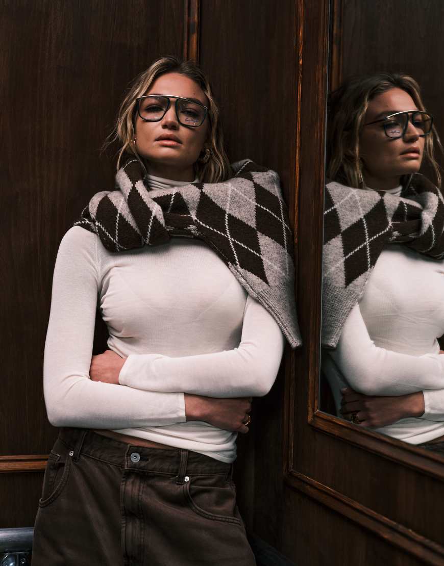 ASOS DESIGN - Weiches, hochgeschlossenes Oberteil in Cremeweiß mit seitlicher Raffung von ASOS DESIGN