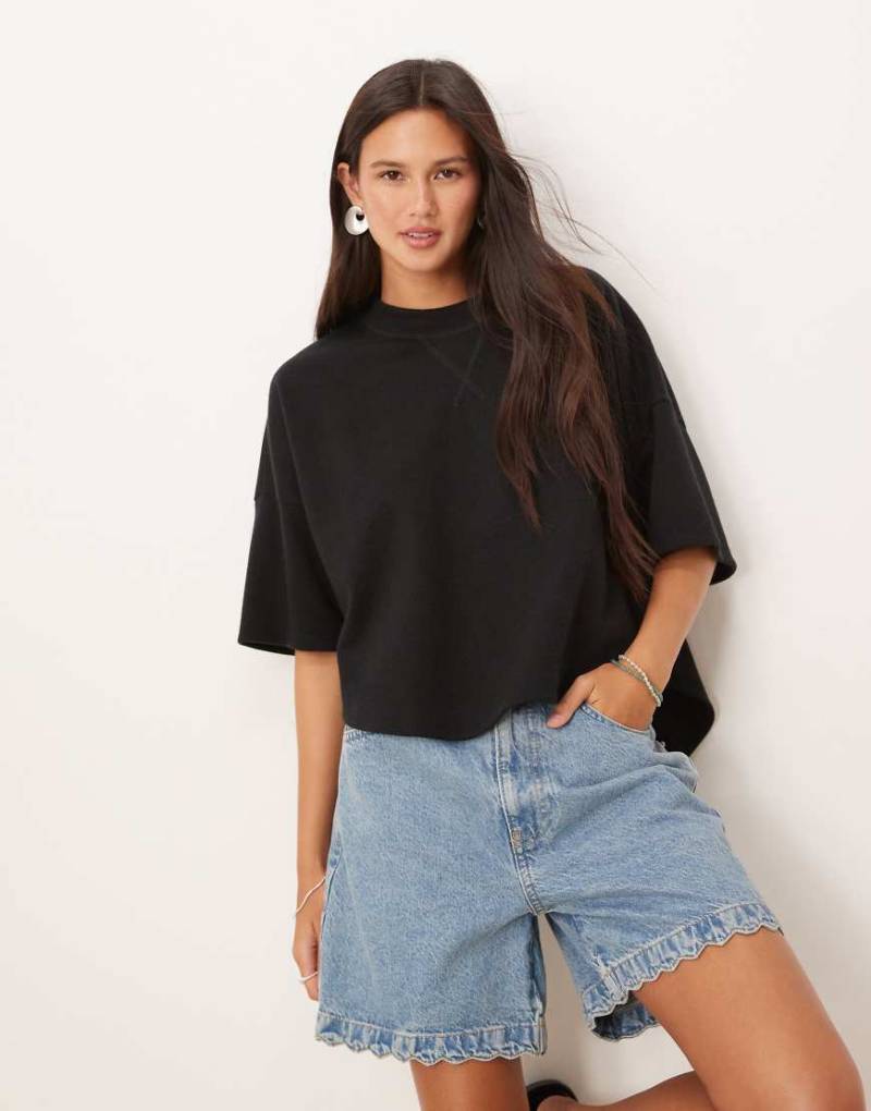 ASOS DESIGN - Weiches, kastiges T-Shirt in Schwarz mit abgerundetem Saum von ASOS DESIGN