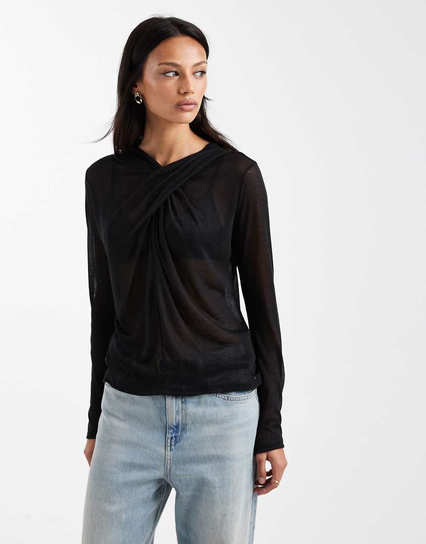 ASOS DESIGN - Weiches, leicht transparentes Langarmshirt in Schwarz mit drapiertem Ausschnitt von ASOS DESIGN