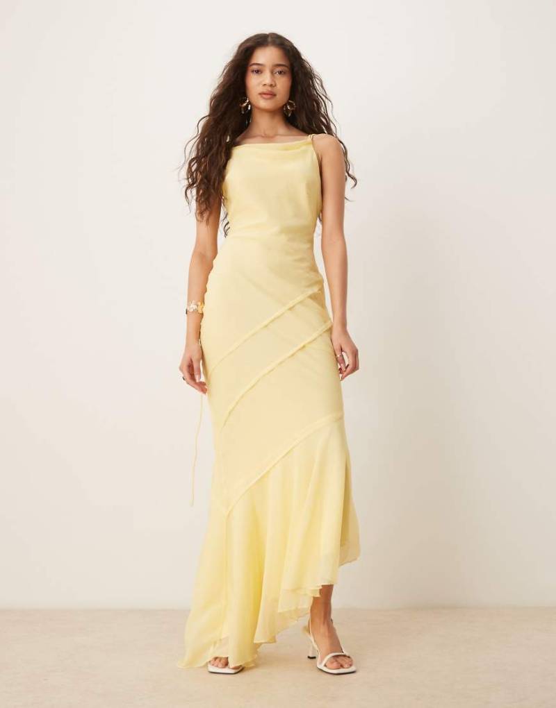 ASOS DESIGN - Weiches Maxikleid in Zitronengelb mit Riemchen-Design am Rücken, Wasserfallausschnitt und Ziernaht von ASOS DESIGN