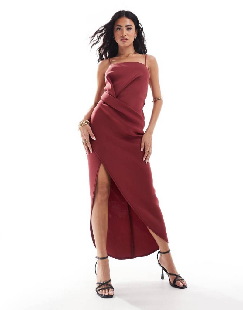 ASOS DESIGN - Weiches Midi-Trägerkleid in Dunkelrot mit drapiertem eckigem Ausschnitt und Wickelrock-Rosa von ASOS DESIGN