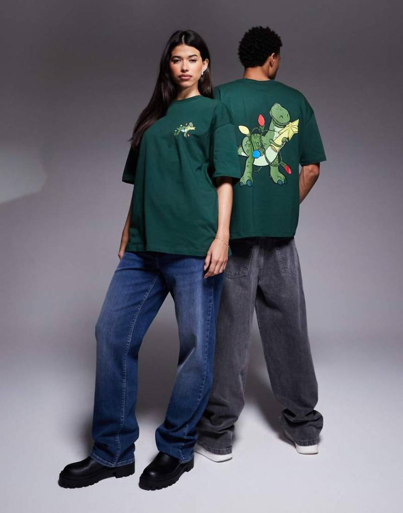ASOS DESIGN Weihnachten - Disney Pixar - Unisex-T-Shirt in Dunkelgrün mit „Toy Story"-Print und Oversize-Schnitt von ASOS DESIGN