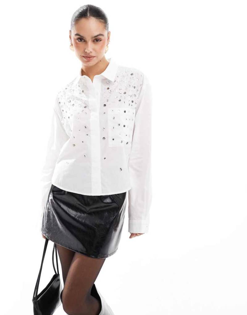 ASOS DESIGN - Weißes Hemd mit Verzierung von ASOS DESIGN