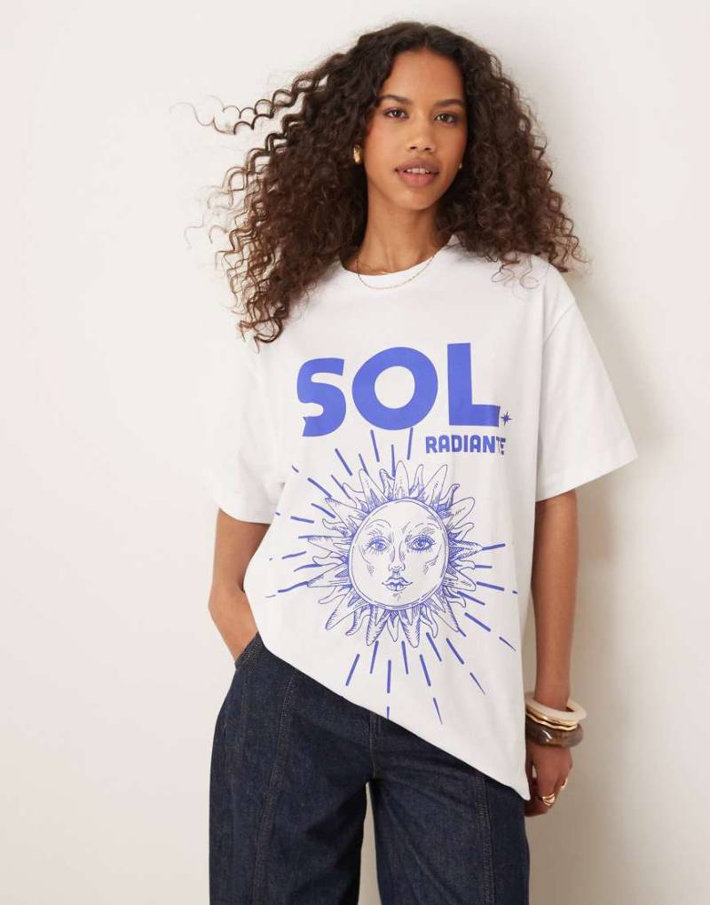 ASOS DESIGN - Weißes Oversize-T-Shirt mit „Sol"-Sonnenprint von ASOS DESIGN