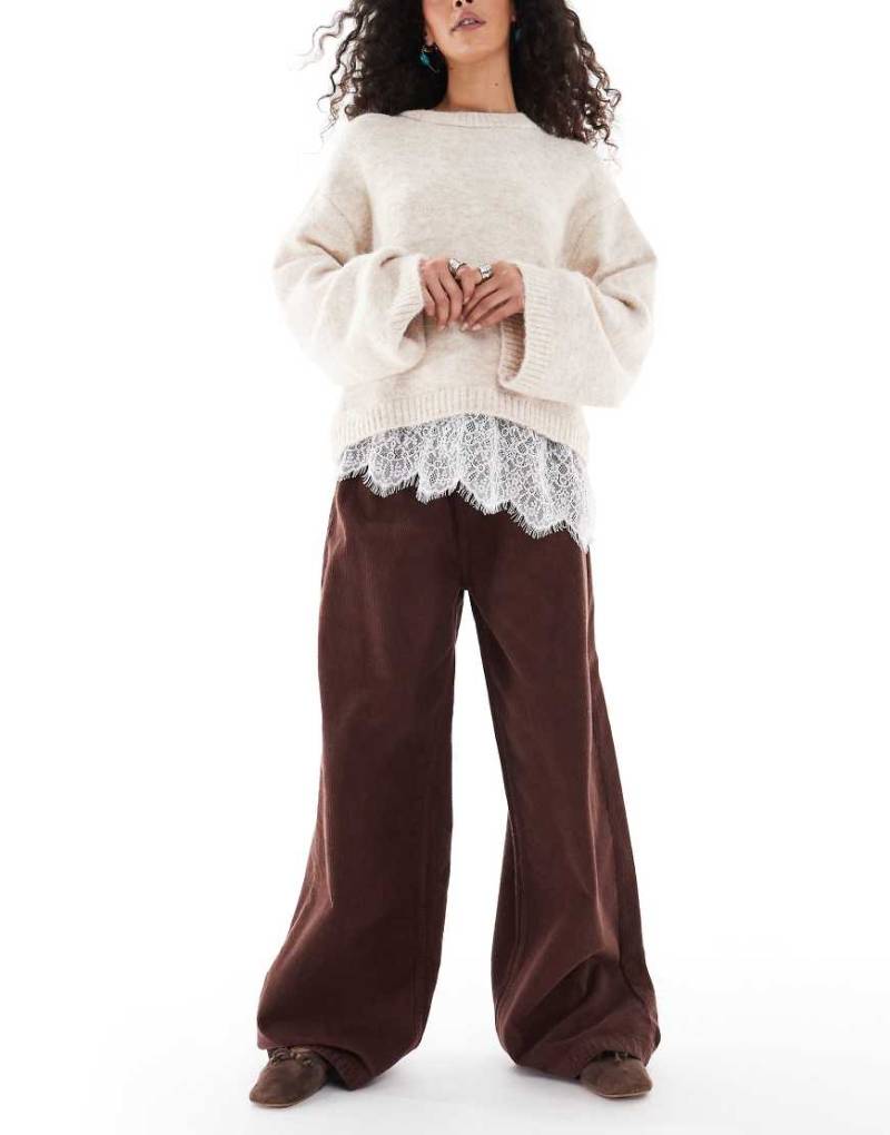 ASOS DESIGN - Weit geschnittene Cordhose im Jogginghosen-Stil in Braun-Brown von ASOS DESIGN