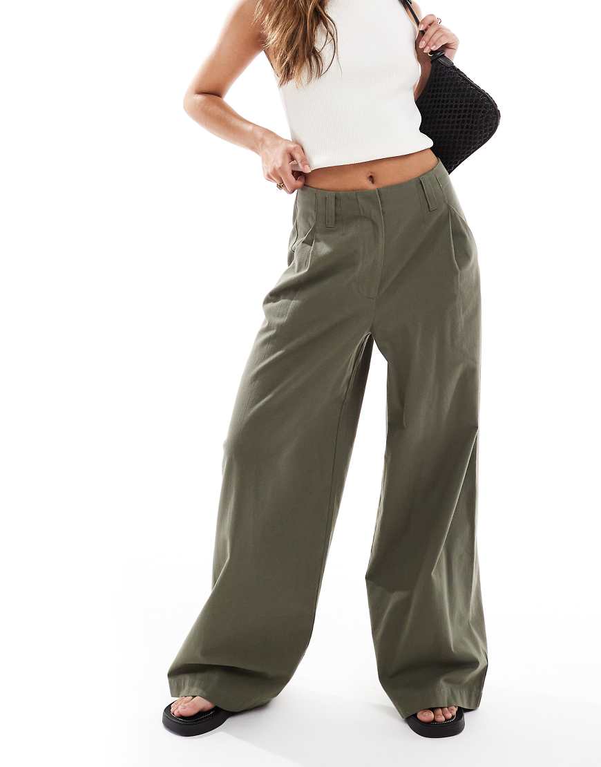 ASOS DESIGN - Weit geschnittene Flanellhose in Khaki-Grün von ASOS DESIGN