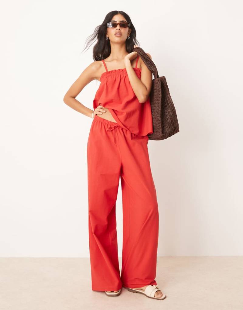 ASOS DESIGN - Weit geschnittene Hose aus Leinenmix in Rot, Kombiteil von ASOS DESIGN