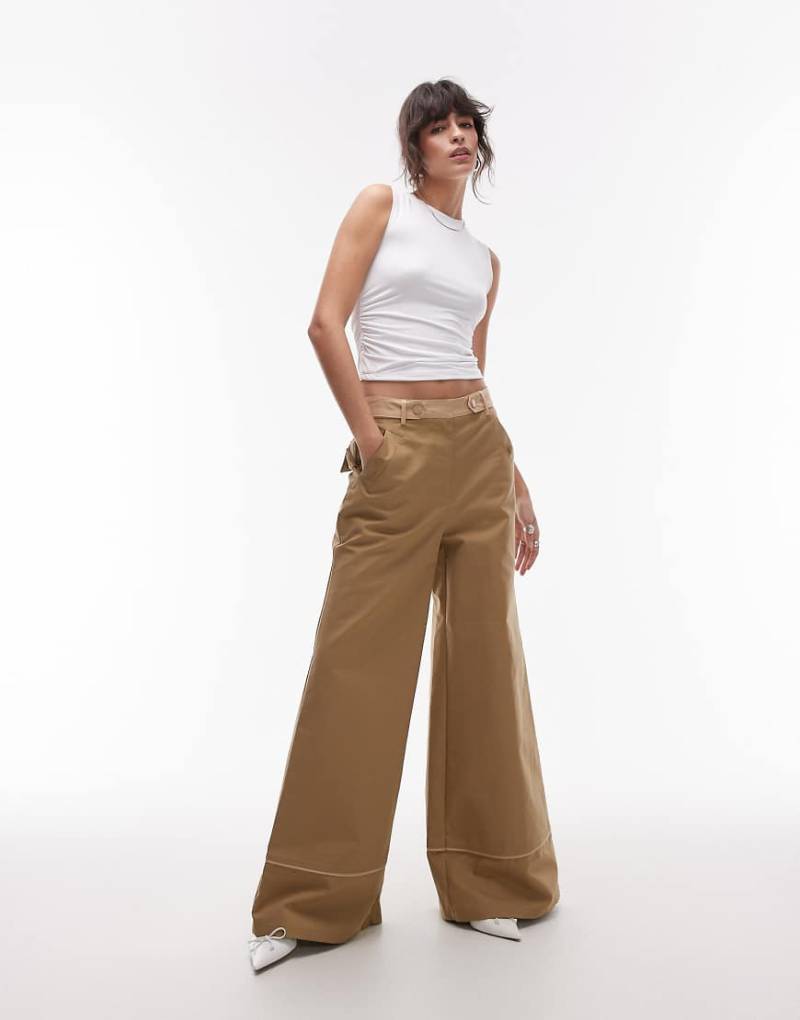 ASOS DESIGN - Weit geschnittene Hose im steinbeigen Deconstructed-Design-Neutral von ASOS DESIGN